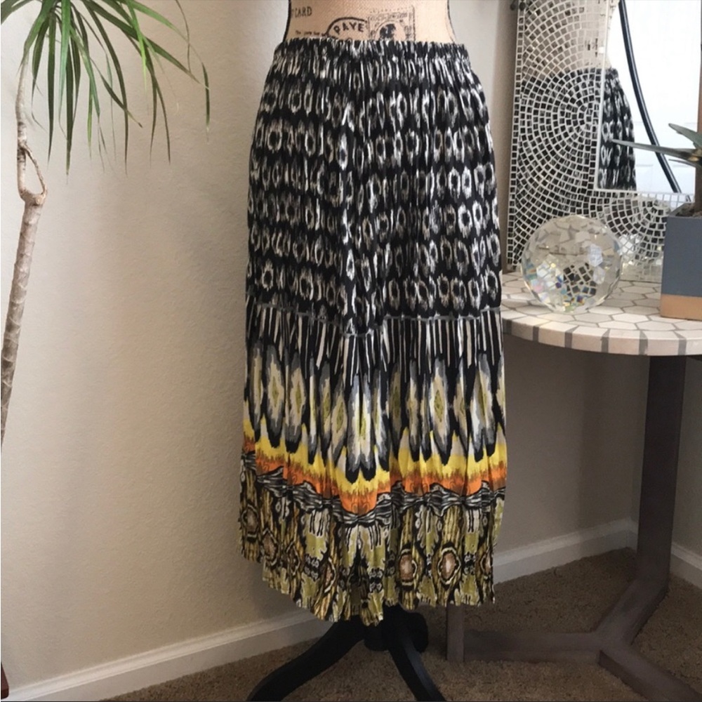 Dillard’s Skirt no tags available.